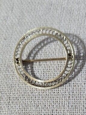 10K Gold Filligree Openwork Circle Brooch - Acid Tested